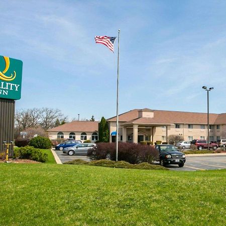 Quality Inn & Suites Woodstock Near Lake Geneva Экстерьер фото