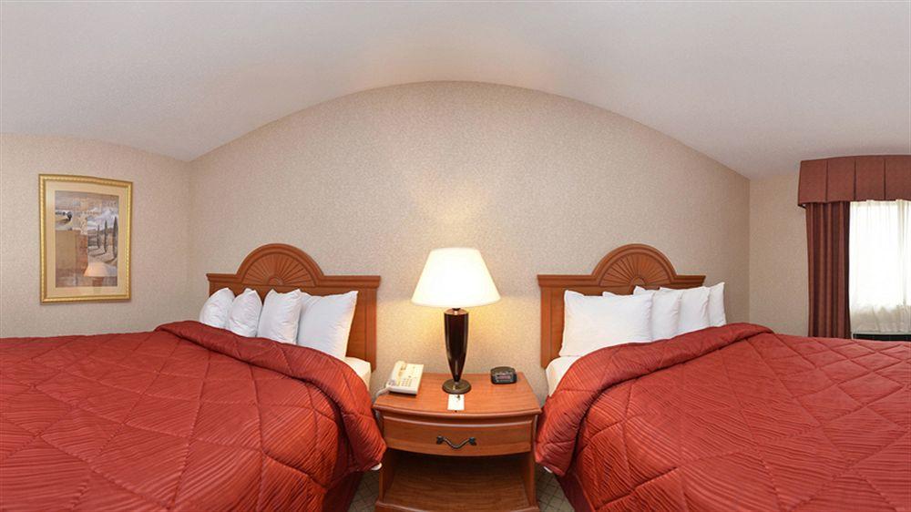 Quality Inn & Suites Woodstock Near Lake Geneva Экстерьер фото