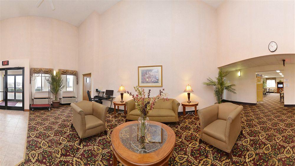 Quality Inn & Suites Woodstock Near Lake Geneva Интерьер фото
