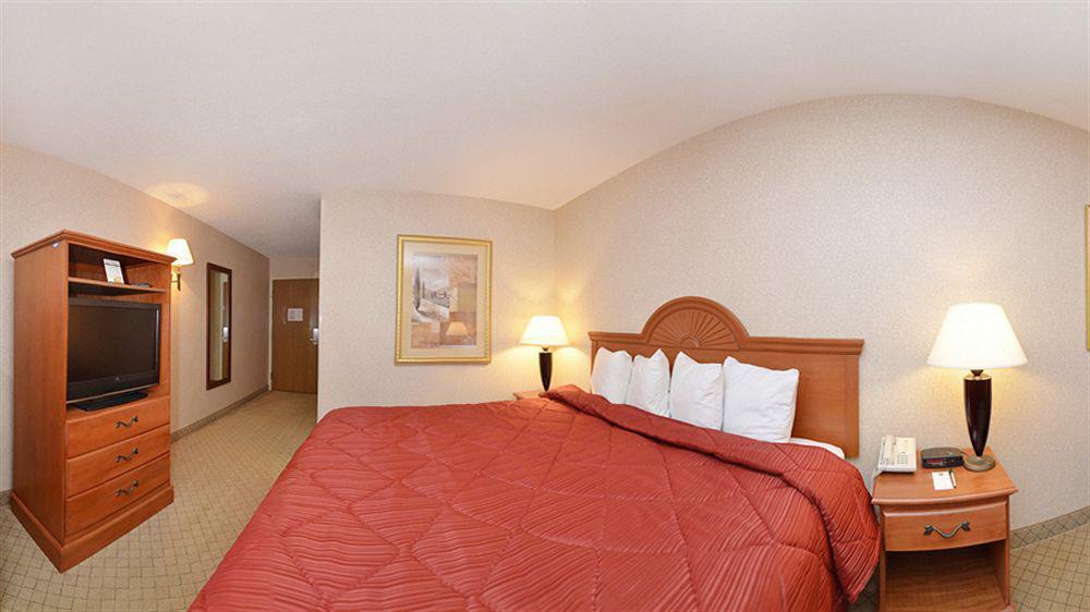 Quality Inn & Suites Woodstock Near Lake Geneva Экстерьер фото