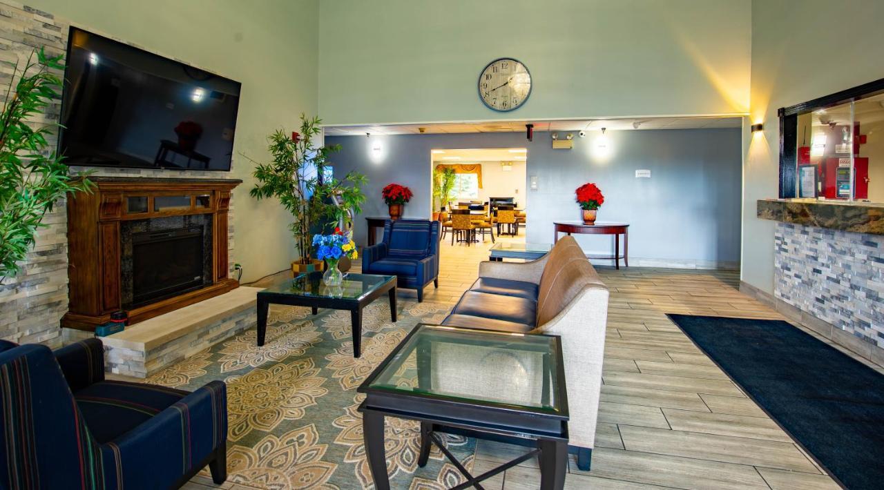 Quality Inn & Suites Woodstock Near Lake Geneva Экстерьер фото