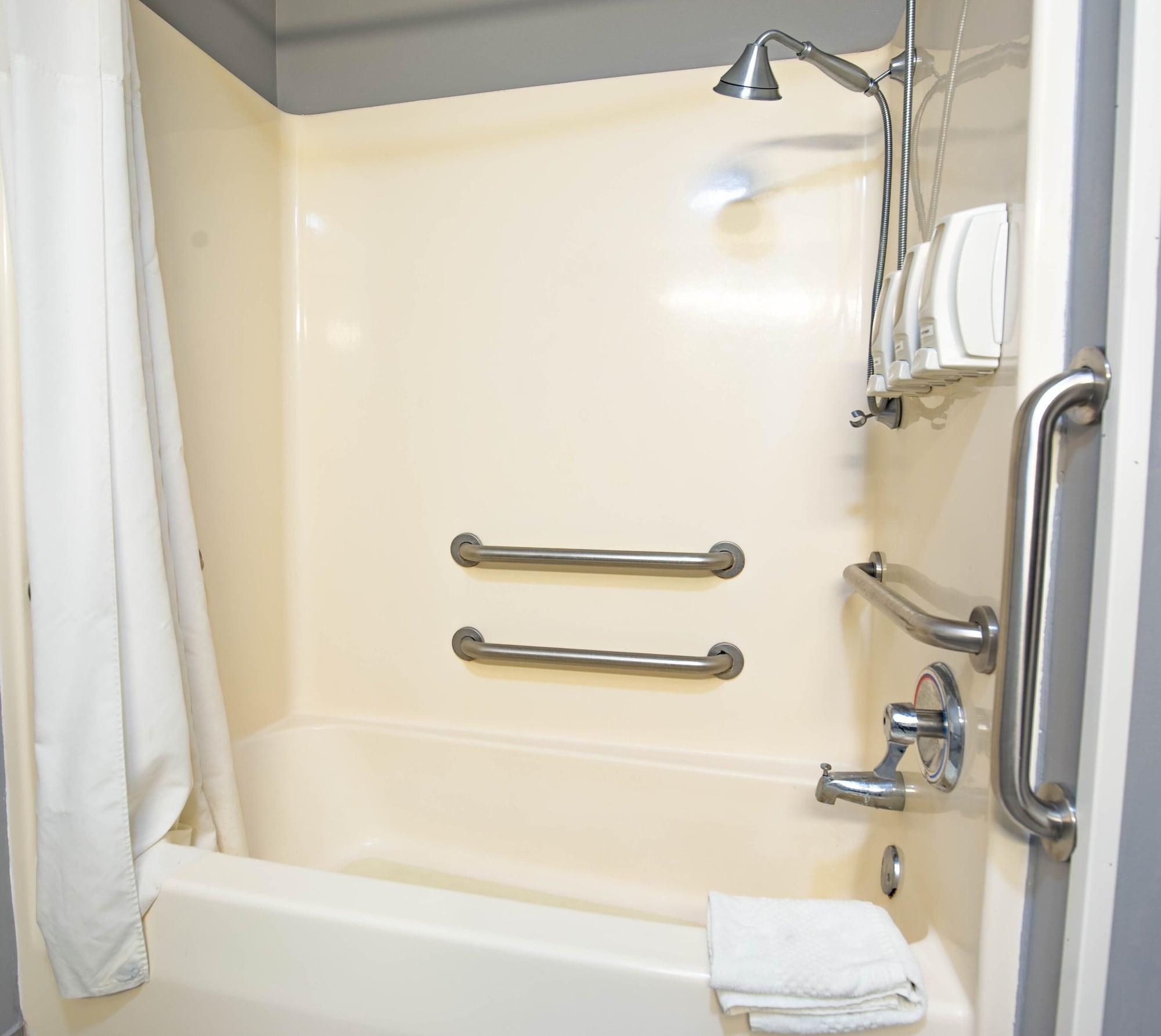 Quality Inn & Suites Woodstock Near Lake Geneva Экстерьер фото