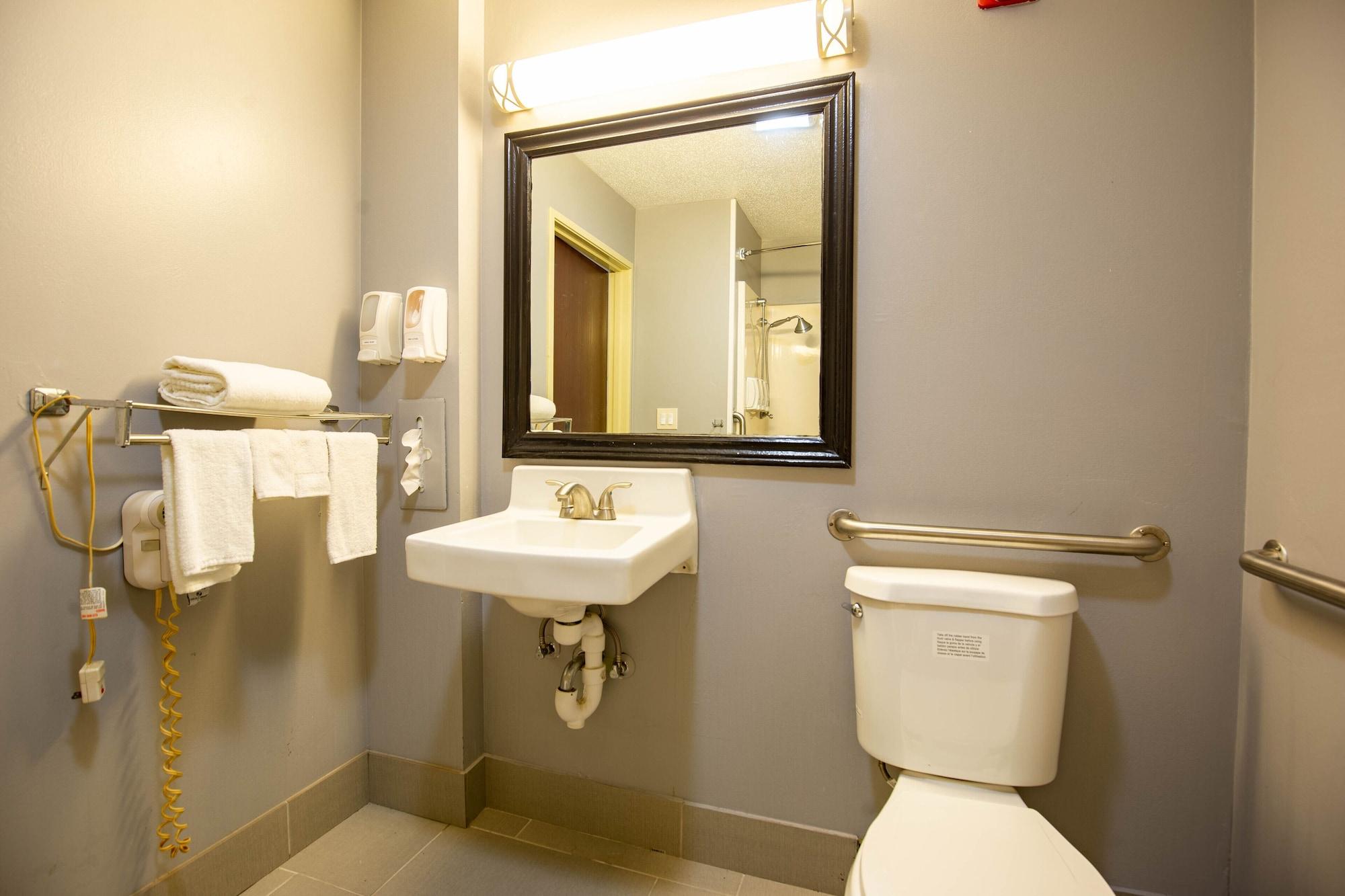 Quality Inn & Suites Woodstock Near Lake Geneva Экстерьер фото