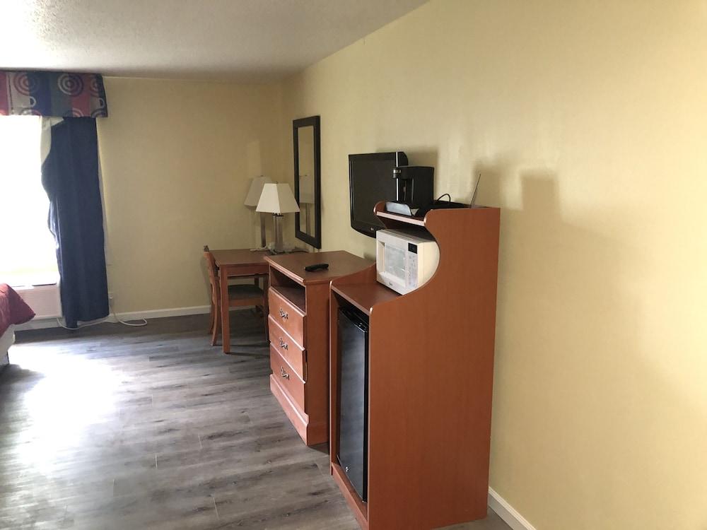 Quality Inn & Suites Woodstock Near Lake Geneva Экстерьер фото