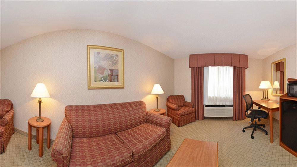 Quality Inn & Suites Woodstock Near Lake Geneva Экстерьер фото