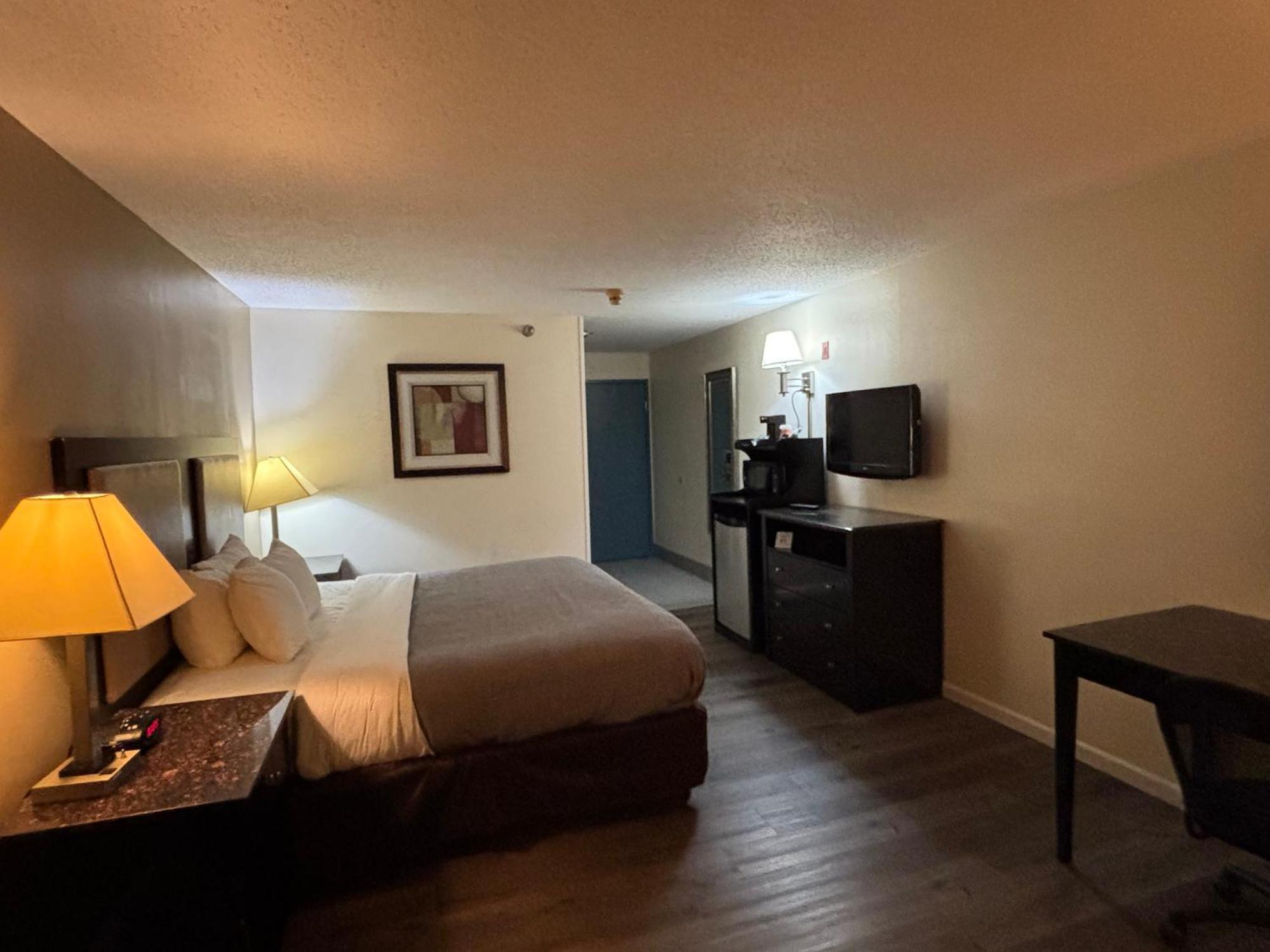 Quality Inn & Suites Woodstock Near Lake Geneva Экстерьер фото