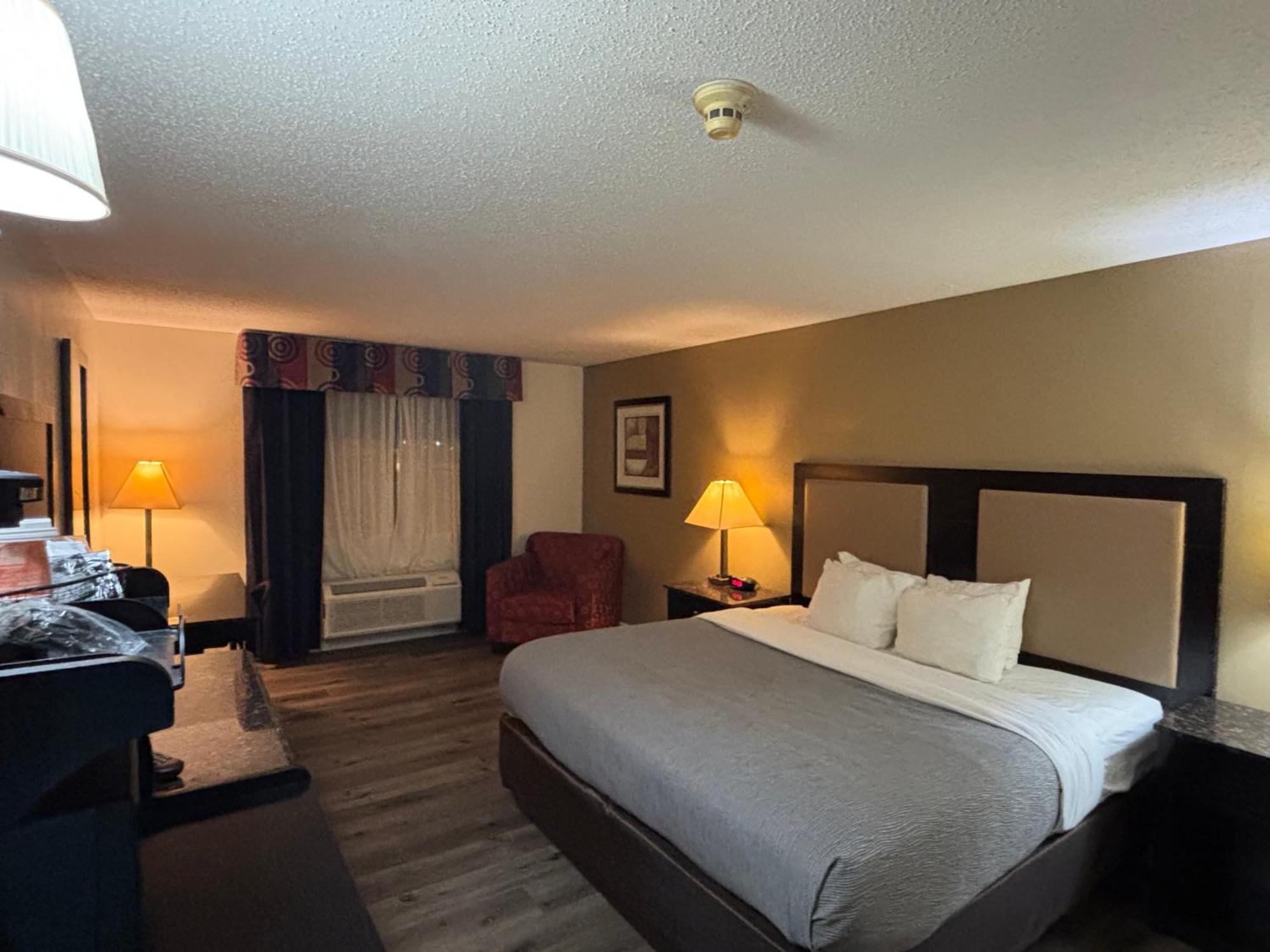 Quality Inn & Suites Woodstock Near Lake Geneva Экстерьер фото