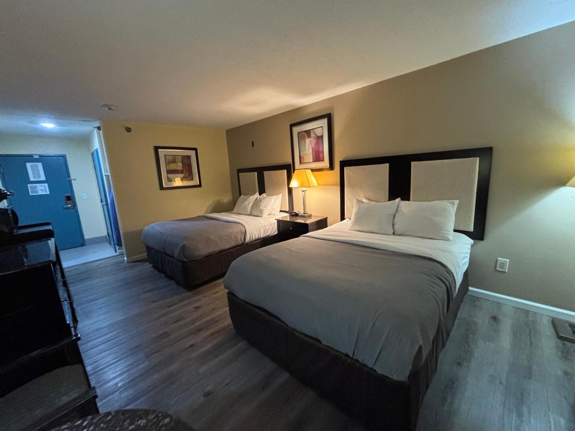 Quality Inn & Suites Woodstock Near Lake Geneva Экстерьер фото