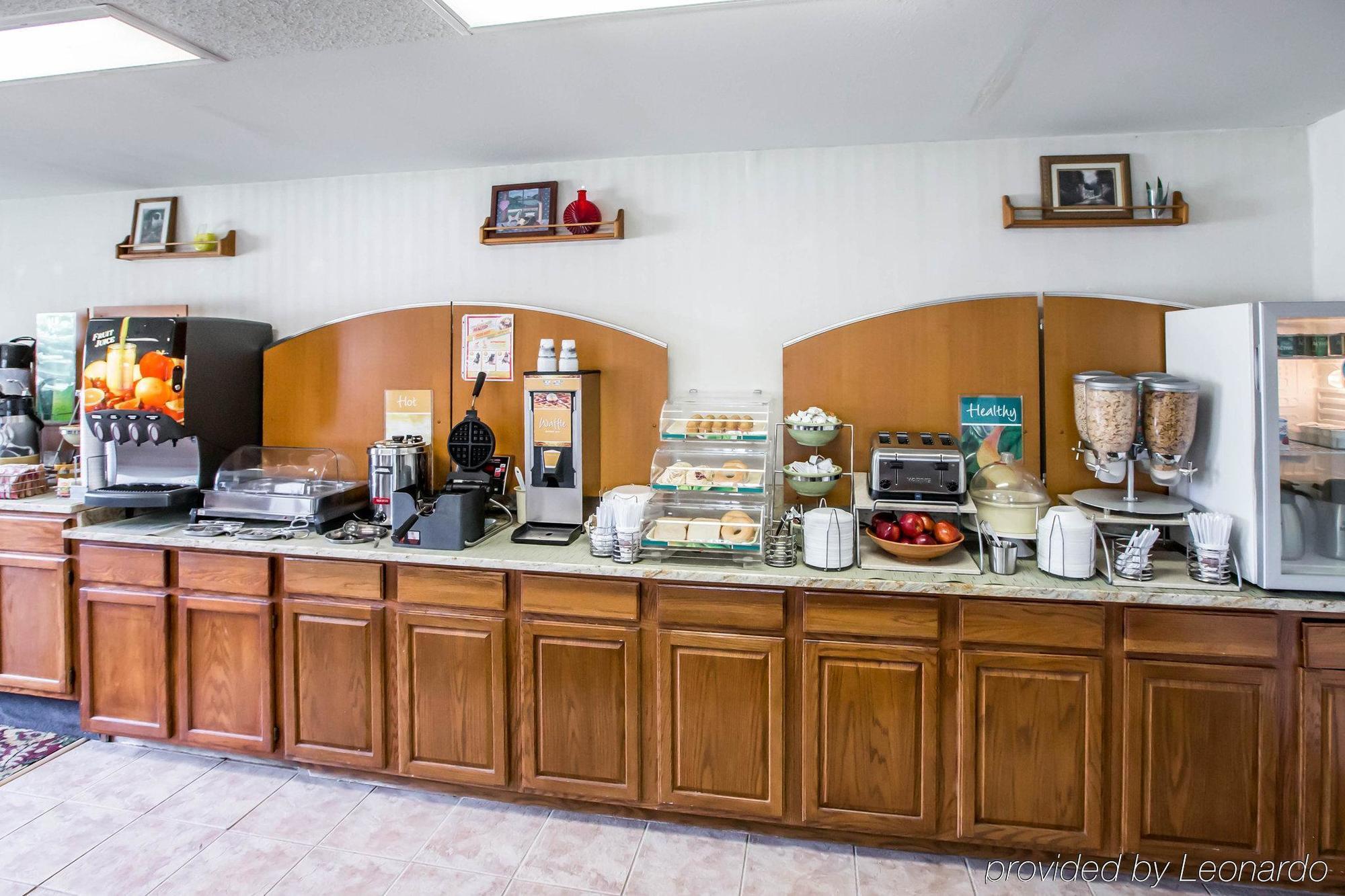 Quality Inn & Suites Woodstock Near Lake Geneva Экстерьер фото