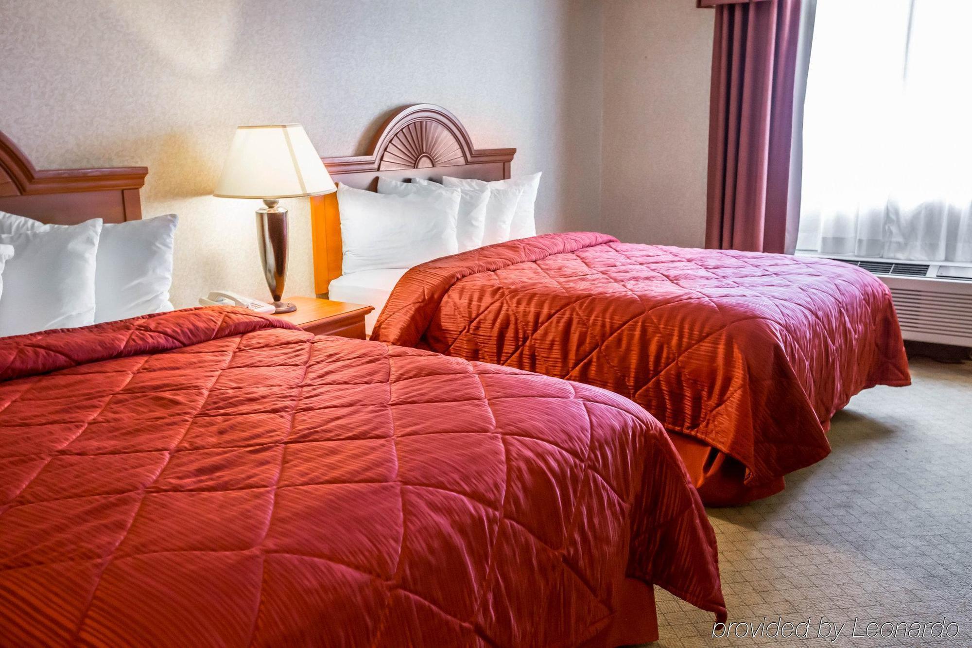 Quality Inn & Suites Woodstock Near Lake Geneva Экстерьер фото