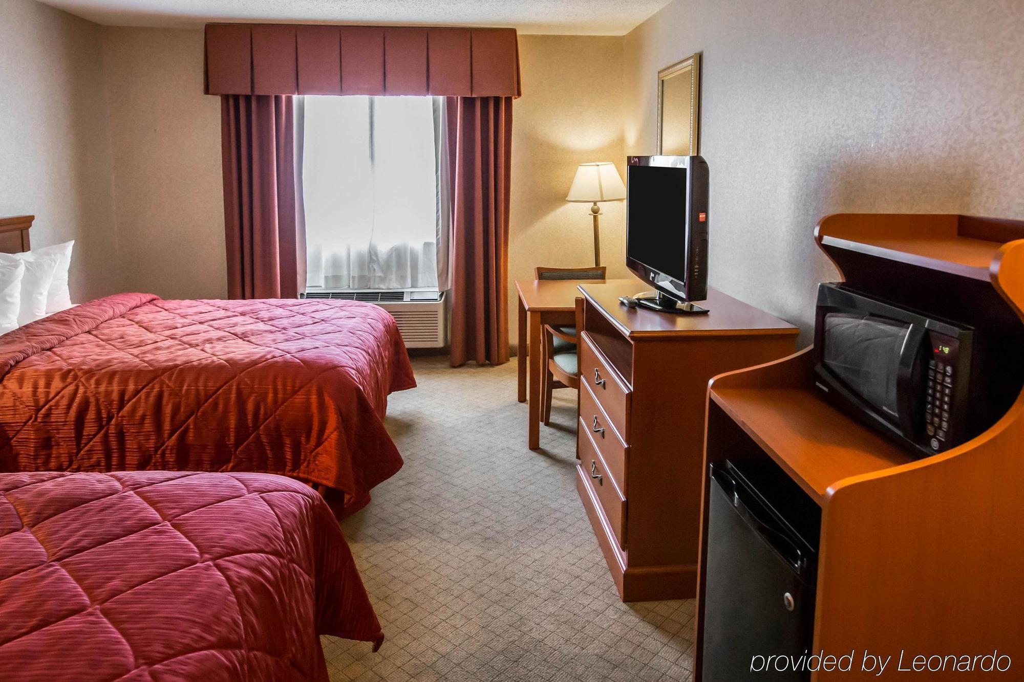 Quality Inn & Suites Woodstock Near Lake Geneva Экстерьер фото