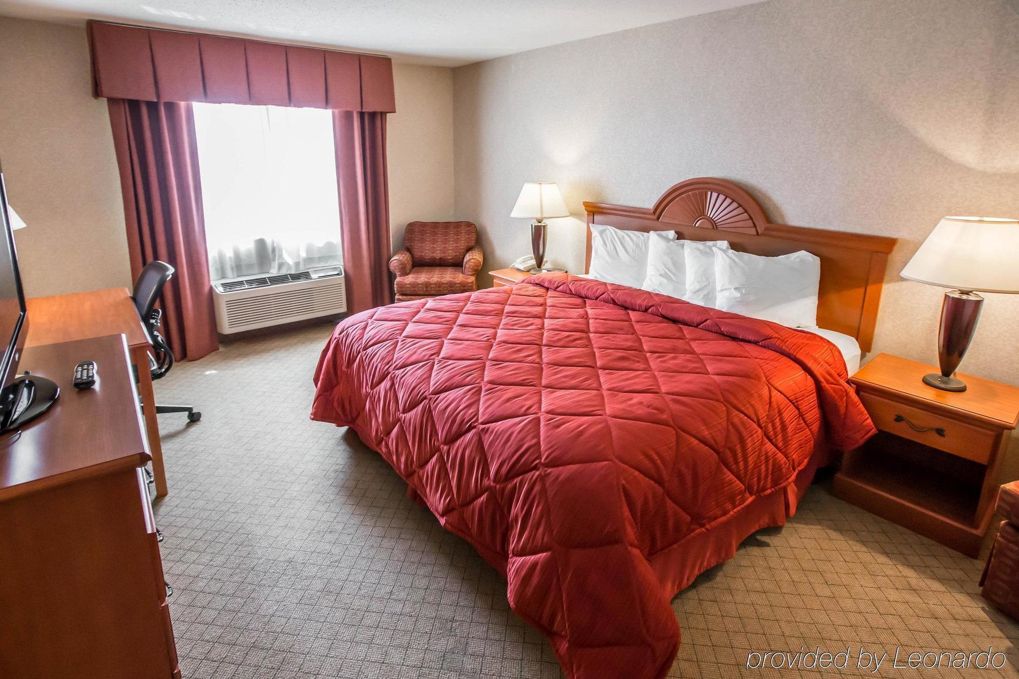 Quality Inn & Suites Woodstock Near Lake Geneva Экстерьер фото