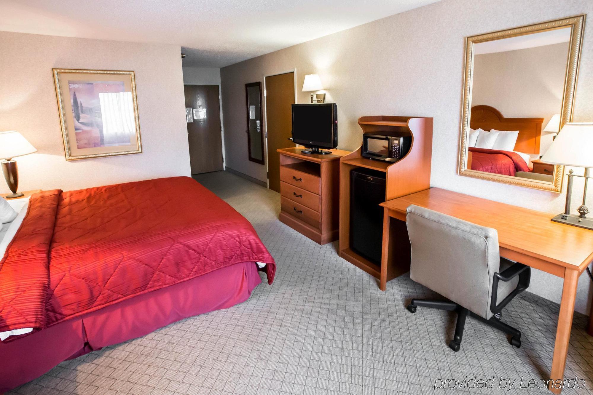 Quality Inn & Suites Woodstock Near Lake Geneva Экстерьер фото