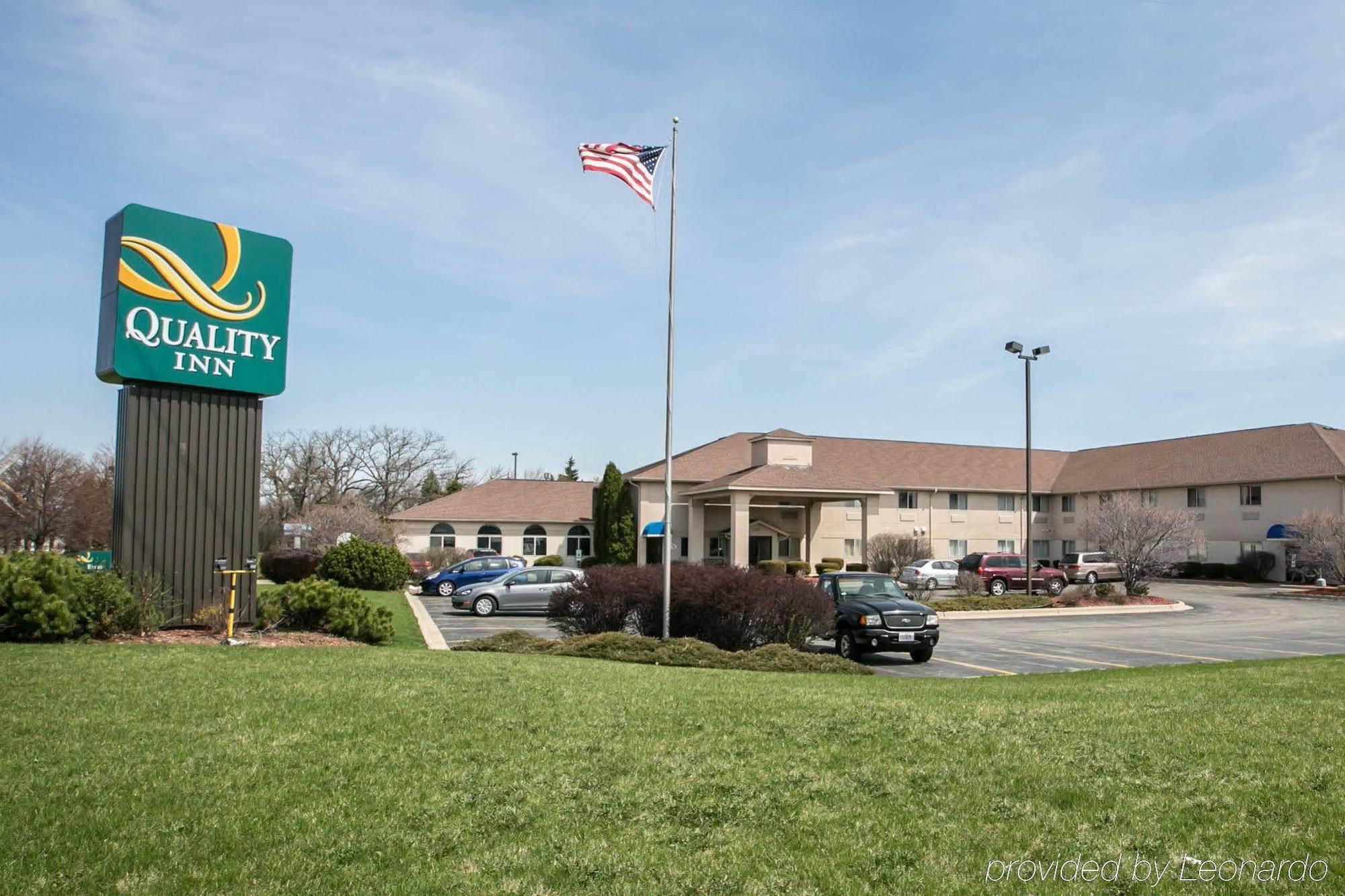 Quality Inn & Suites Woodstock Near Lake Geneva Экстерьер фото
