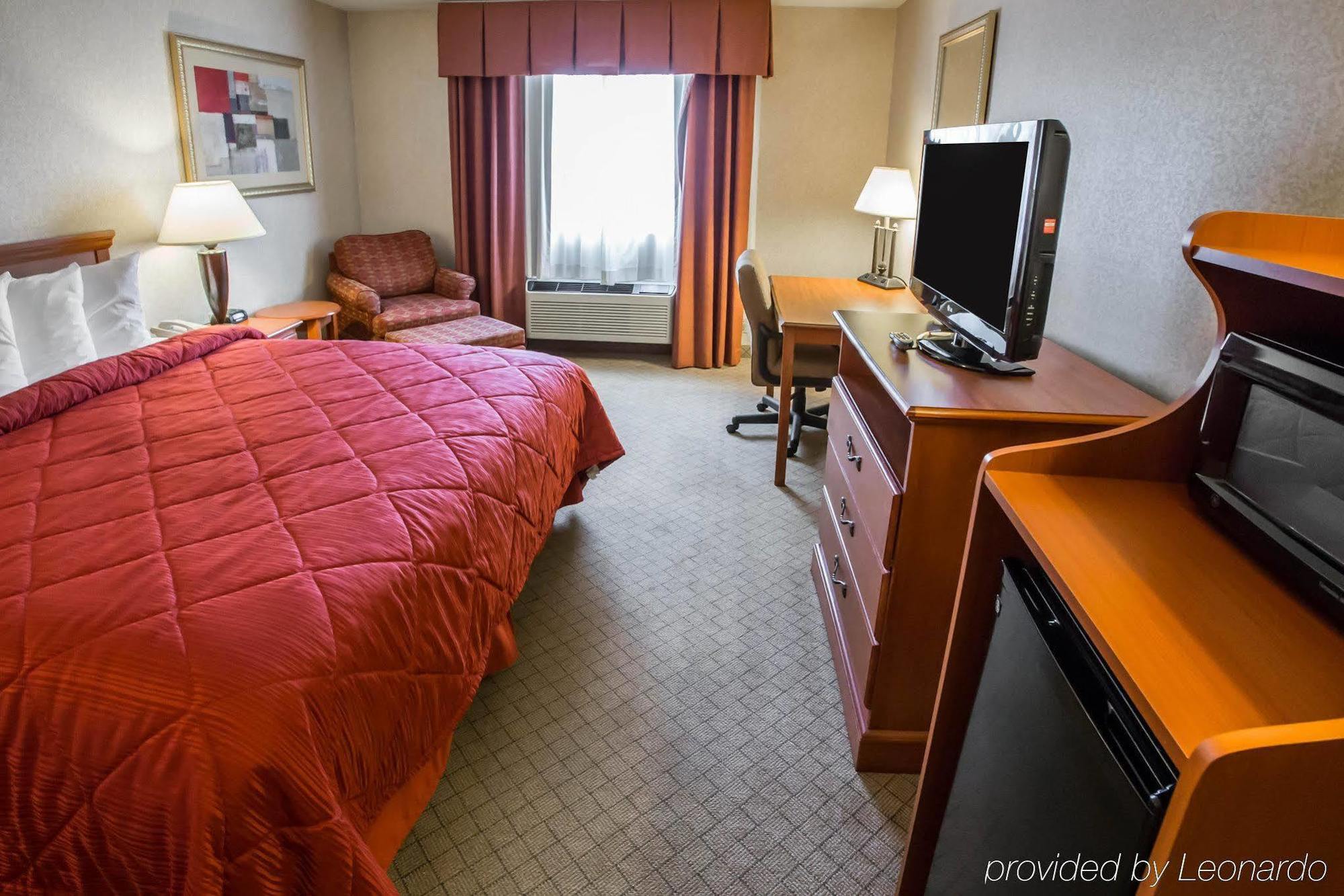 Quality Inn & Suites Woodstock Near Lake Geneva Экстерьер фото
