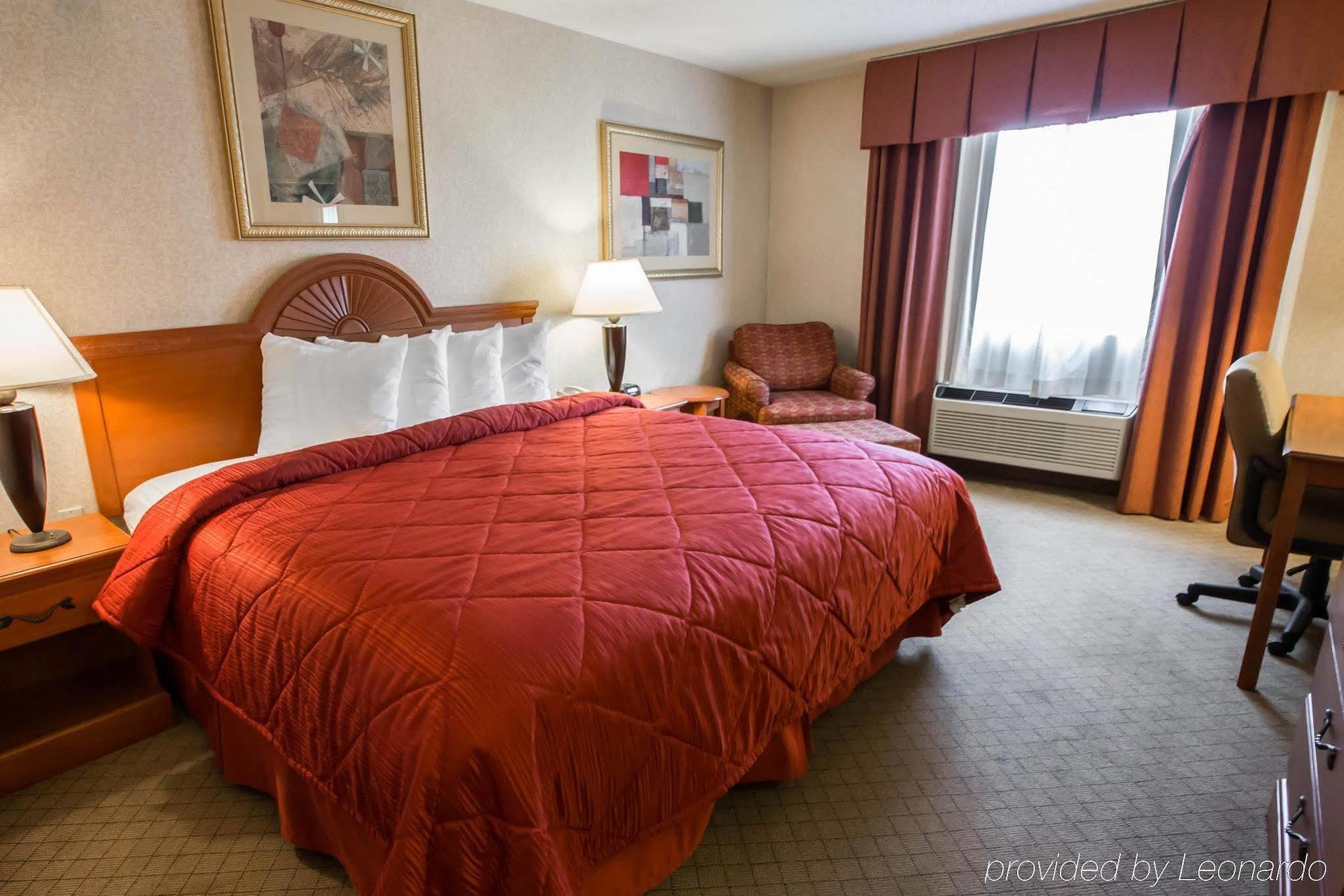 Quality Inn & Suites Woodstock Near Lake Geneva Экстерьер фото