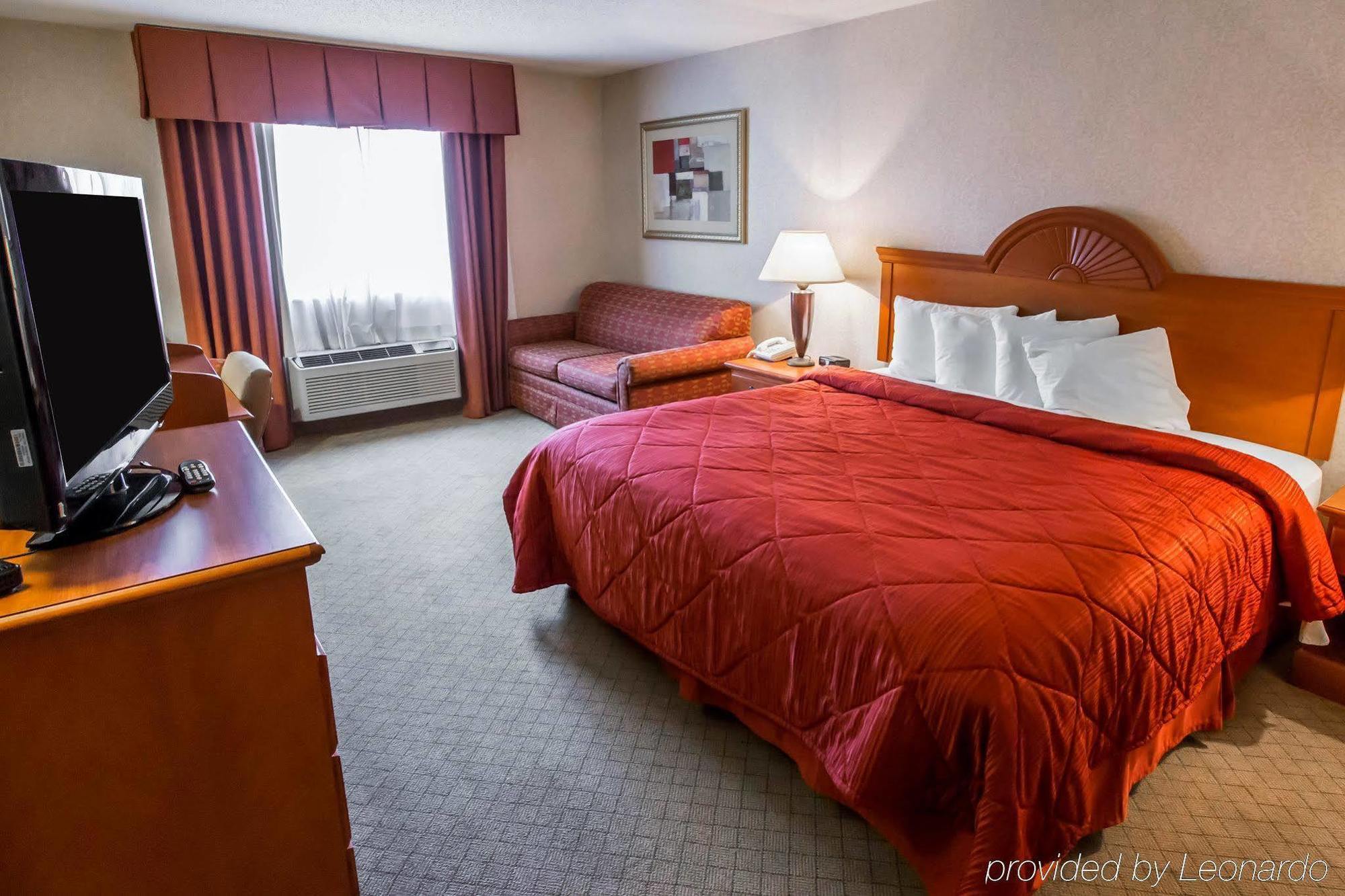 Quality Inn & Suites Woodstock Near Lake Geneva Экстерьер фото