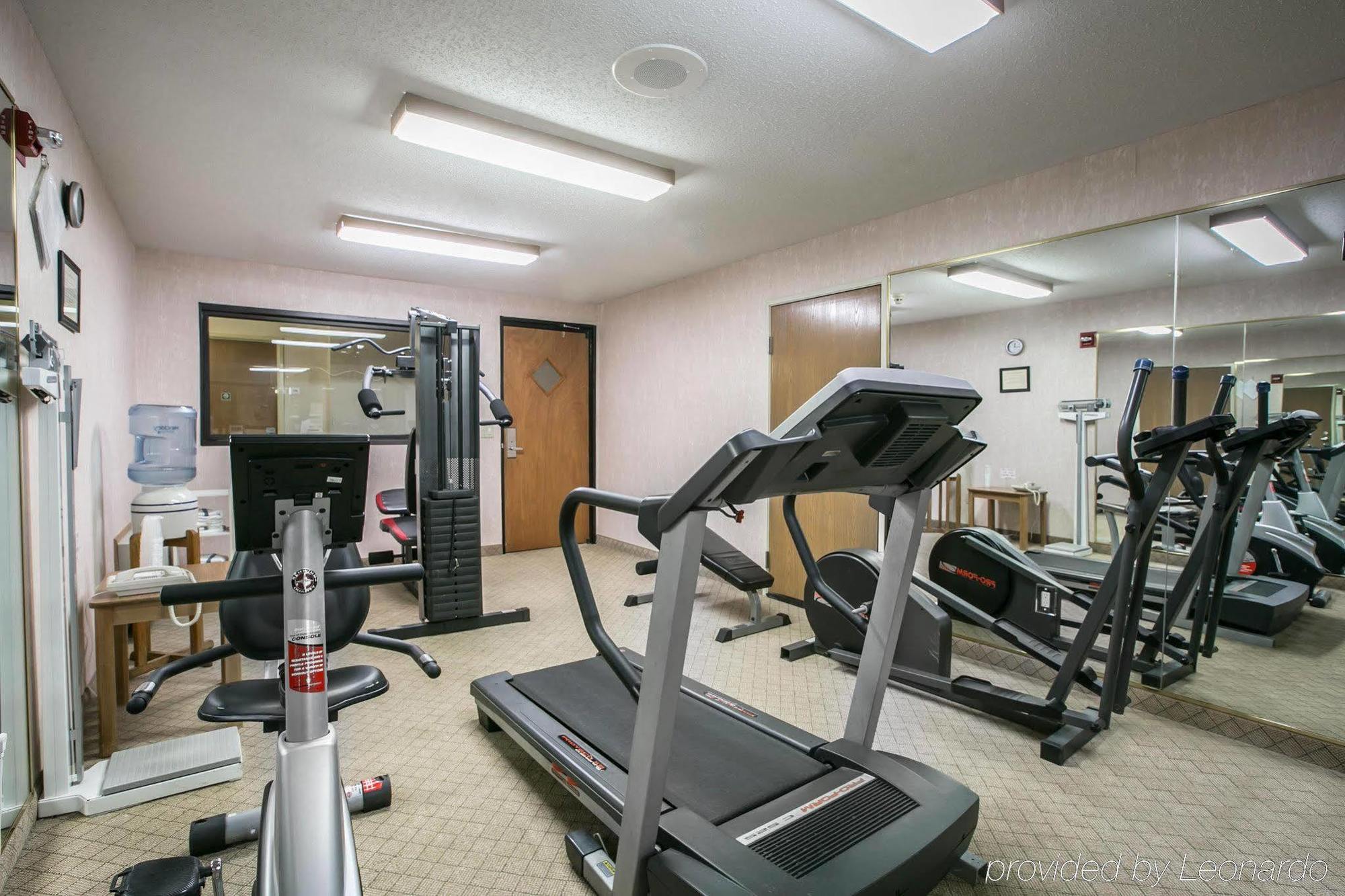 Quality Inn & Suites Woodstock Near Lake Geneva Экстерьер фото