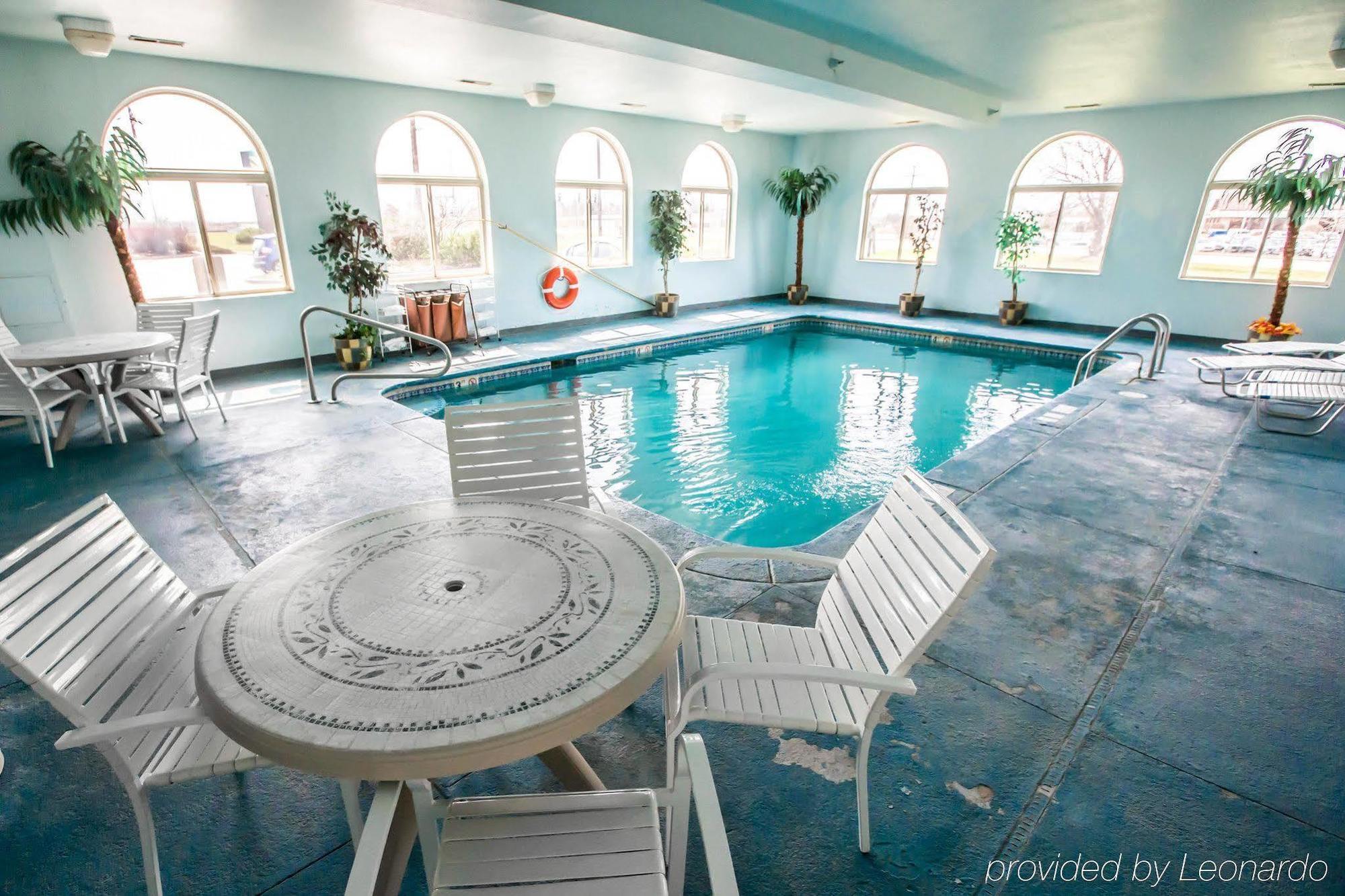 Quality Inn & Suites Woodstock Near Lake Geneva Экстерьер фото