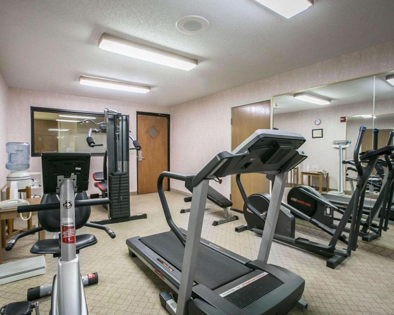 Quality Inn & Suites Woodstock Near Lake Geneva Экстерьер фото